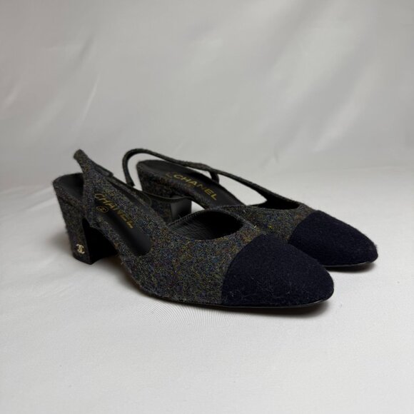 Chanel | Size 38.5, US 8.5 | Grey & Navy Tweed Slingback Pumps | ($1,125) - Picture 4 of 8
